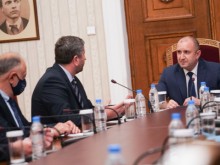 "Демократична България" при президента: Не смятаме, че с 27 депутати можем да заявим правителство