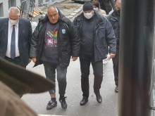 Появи се снимка как Бойко Борисов влиза в "Пирогов" по анцуг
