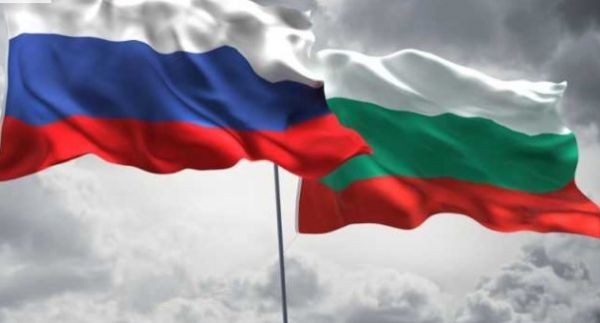 Русия обяви двама български дипломати за персона нон грата, съобщиха