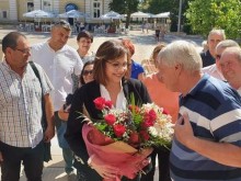 Корнелия Нинова се обърна към възрастните хора