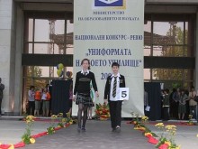 Вето на ученическото облекло и мобилните телефони в час