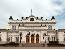 Парламентът наложи мораториум върху решенията на правителството в оставка