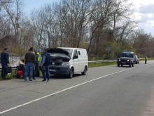 След преследване: Заловиха бус с нелегални мигранти