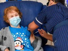 Първата ваксинирана срещу COVID-19 жена призова неваксинираните