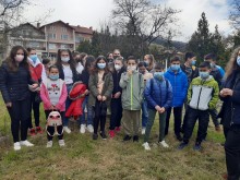 С открит урок, изложба и залесяване отбелязаха Световния ден на Земята в Куклен