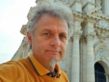 Къци Вапцаров анонсира брутална имитация