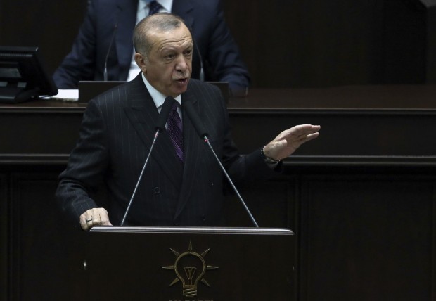 БТА
Турският президент Реджеп Тайип Ердоган обяви въвеждане на пълен локдаун