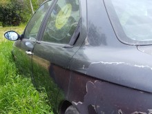 Никому ненужни автомобили 2 години стоят паркирани на улица в Пловдив