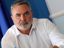 Доц. Кунчев каза кога ще хвърлим маските и кога ще паднат ограниченията