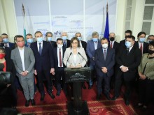 Нинова: Искаме нашите закони със социални и икономически мерки за хората и не подкрепяме програма с лобистки закони
