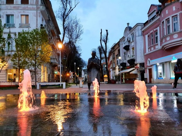 Beauty by KY
Цветна водна феерия залива центъра на Варна, видя