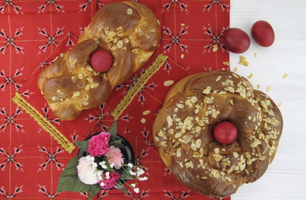 Козунакът е празничен сладкиш който традиционно се приготвя за Великден  Всеки