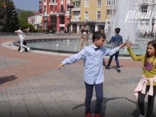 Интересен флашмоб се състоя в Пловдив за Деня на танца