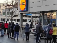Паднаха още мерки, заведенията ще работят, докогато си искат! Пазаруваме без ограничения!