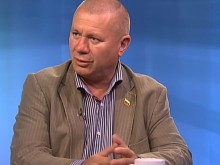 Ген. Шивиков: Хората не искат Мая Манолова, вживява се в ролята на Райна Княгиня