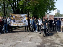 Зрелостници от Пловдив поканиха по оригинален начин своята класна