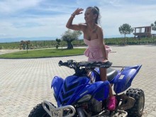 Фолкдивата Мария се е отдала на празнична почивка в най-красивия град на България