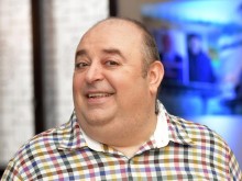 Любо Нейков дава по торба пари за образованието на дъщеря си