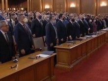 Депутатите няма да си намаляват заплатите