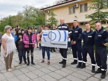 Районна служба за пожарна безопасност - Пловдив направиха дарение към деца в неравностойно положение