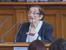 Мика Зайкова: Имате милиончета за субсидията си, а нямате пари за пенсионерите