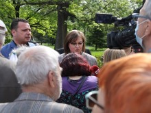 Нинова пред протестиращи пенсионери: Продължаваме битката за преизчисляване на пенсиите