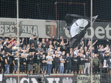 Локо затвори трибуна "Бесика", почва подготовка за строителни дейности