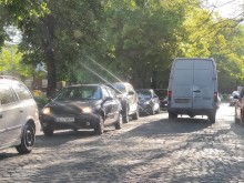 Задръстване по "Богомил"! Шофьори: Абсолютно мазало!