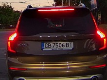 Водач на много скъп джип гази закона! Какво трябва да е наказанието за подобна безпардонност?