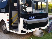 Почина шофьорът на автобус 29, който се заби в пейка в парк в "Тракия"