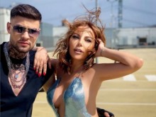 Камелия прикова погледите върху почти разголената си визия в нова песен