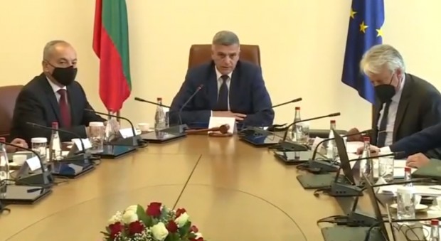 Новият премиер седна на мястото на Борисов за първи път