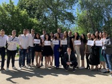 Абитуриенти от Пловдив: Нека не висим по прозорците на колите!