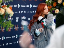С българското знаме в ръка Виктория откри "Евровизия 2021"