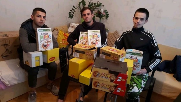 Младежите от Дом Възможност Варна получиха лакомства и зърнени
