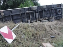 Турски ТИР се преобърна на околовръстното край Скобелева майка