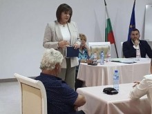 Корнелия Нинова започна обиколка по структурите на БСП в страната