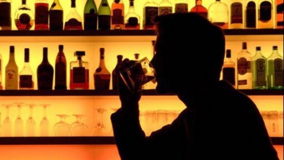 Повече от половината българи пият алкохол поне веднъж на две