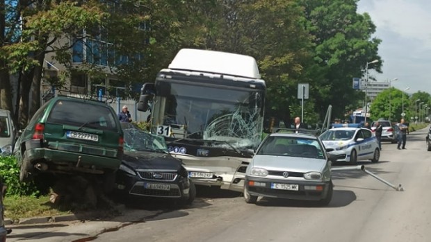 БТВ
Сериозен пътен инцидент е станал тази сутрин в столичния квартал