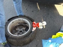 Спипаха с дрога в автомобилна гума надрусан хасковлия