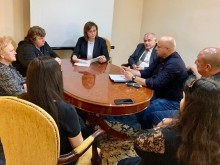 Корнелия Нинова: Господин министър, спрете продажбата на общинските болници