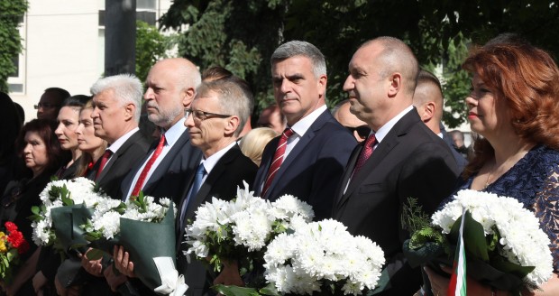 Министър председателят на България поздрави българите за настоящия празник като