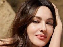 "Застреляха" Моника Белучи в последната сцена от филма, който снима в България