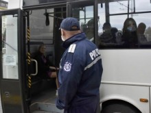 Читателка: Кондукторка без маска в градския транспорт