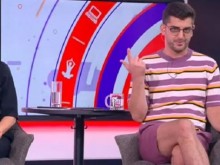 Сашо Кадиев цъфна в ефир по тениска и шорти