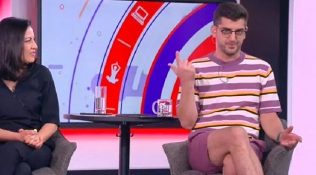 Синът на Катето Евро цъфна в националната телевизия с тениска