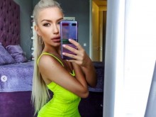 Тита почва да прихваща лошите навици на колежки, не прилича на себе си