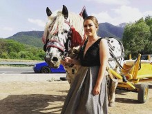 Вижте как отиде на бала си единственото момиче от випуск 2021 в ПЛТГ