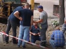 Ексклузивно: Газопровод е пробит при ремонт на пътна настилка в Пловдив