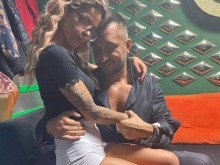 Горещ кадър от офиса на известна дискотека: Еротична моделка опасно близка с Константин, била влюбена в него